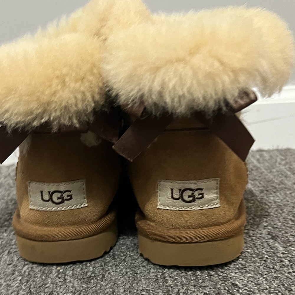 UGG Mini Bailey Bow II Boot 1017397k Suede Big Girl Size 4 - Picture 9 of 9